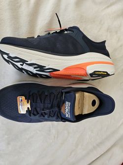 Sketchers, Max Cushion Slip Ons