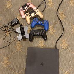 PS4 Used, 4 Controllers & Charger