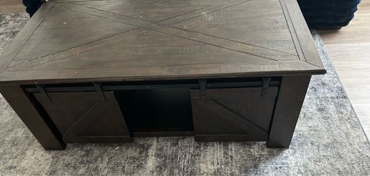 Free!!! Lift top coffee table