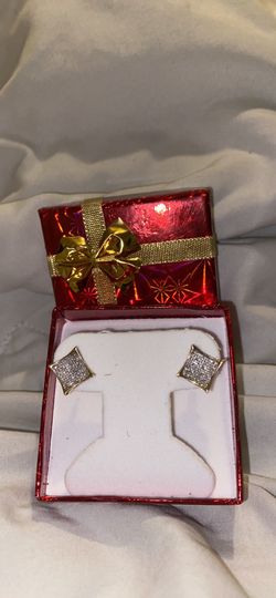 10k Gold Diamond Cut Studs