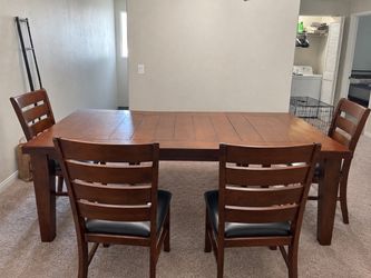 All wood dinning table with leaf