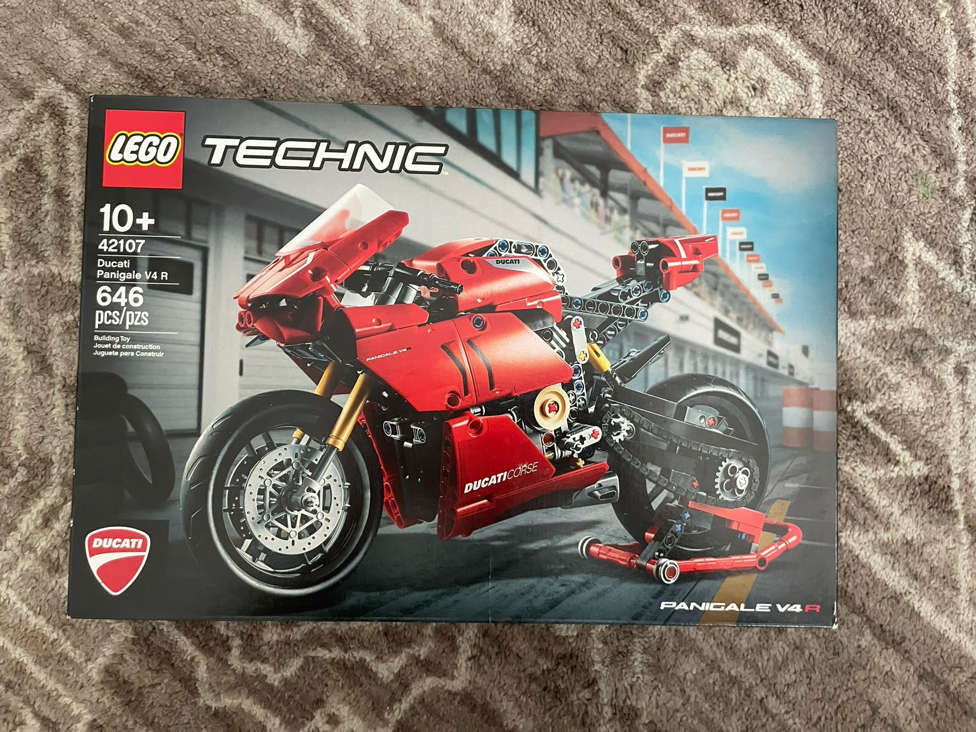 Legos Technic Ducati Penigale V4 R