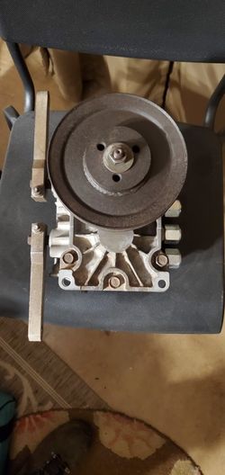 JOHN DEERE 700 SERIES ZERO - TURN HYDRAULIC PUMP