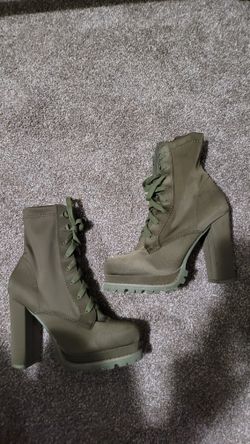 Liliana Montclair-31 Lace-Up Bootie Olive Size 8.5