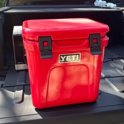 Yeti 24 Hard Cooler Red