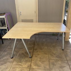 IKEA L-shape Computer Desk/ Office Table