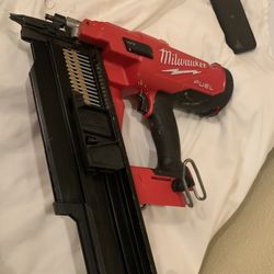 Milwaukee M18 FUEL Brushless Framing Nailer 