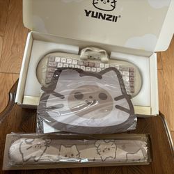 YUNZII C68 Wireless Cat Keyboard & Wrist Support
