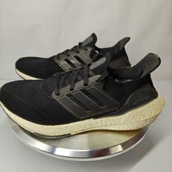 Size 8.5 US Men's Adidas Ultraboost 21 sneakers