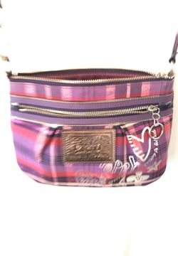 Coach crossovers body purse is the poppy purple color