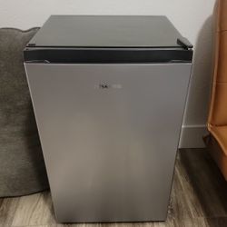 Practically Brand New Hisense Mini Fridge 