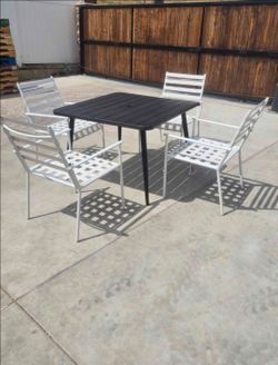 Outdoor dining set