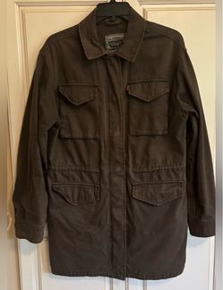 Women’s size 5 Levi’s camo green zipper snap jacket with inner waist cinch