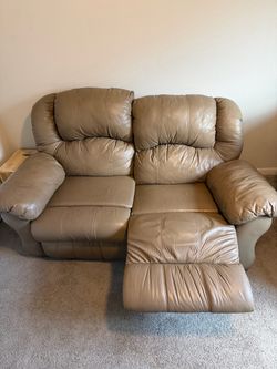 FREE! Leather love seat recliner Must pick up right now! far west side off 1604&90