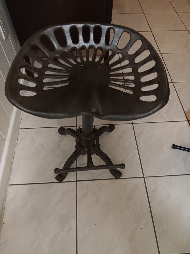 Cast Iron Tractor Seat /Stool