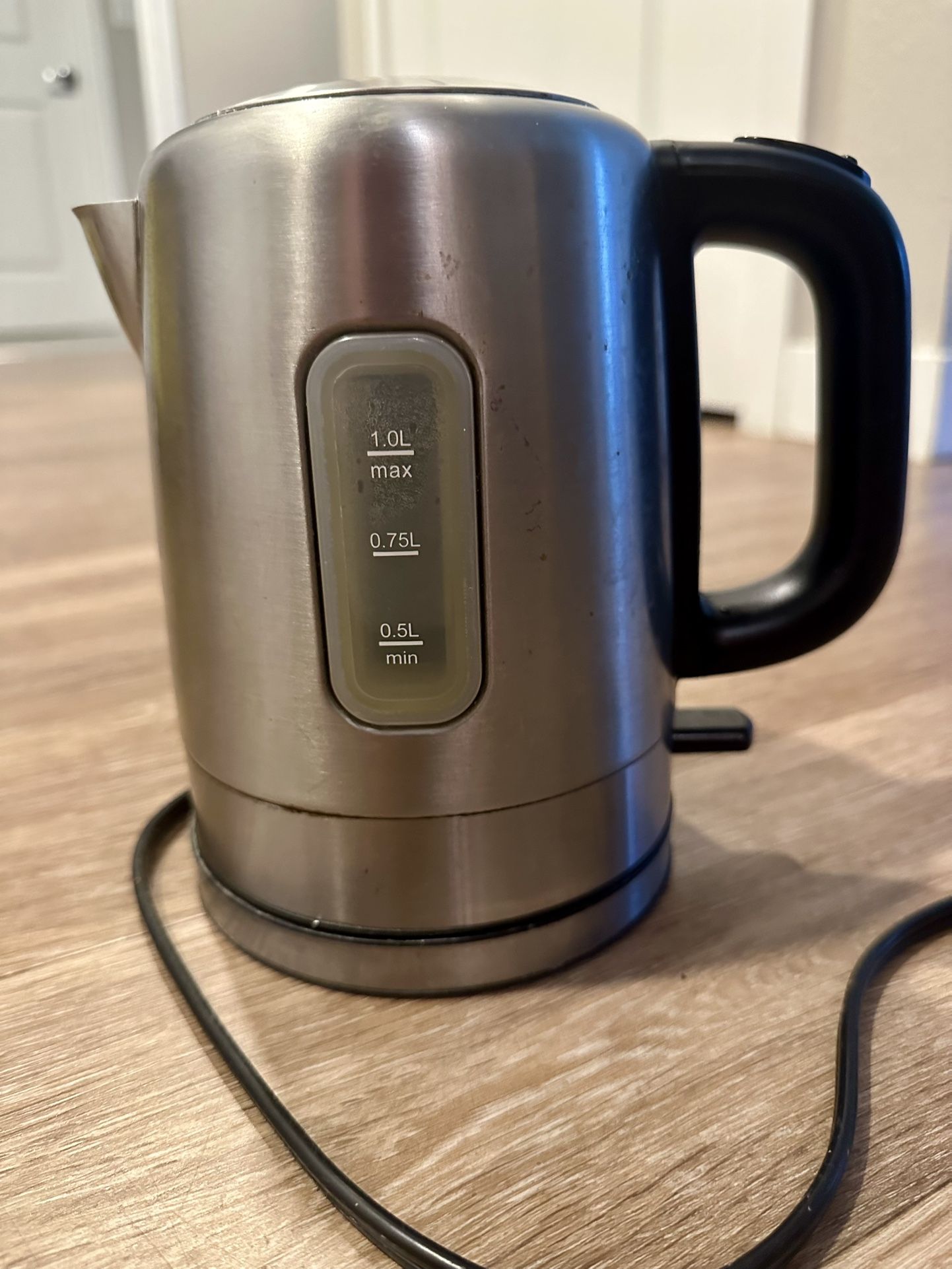 Amazon Basics Stainless Steel Electric Kettle – 1.1 Quart, 1500W