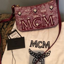 Auth Mcm Sign Crossbody https://offerup.com/redirect/?o=QmFnLk5ldw==.
