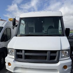 2013 Isuzu Reach Food Truck