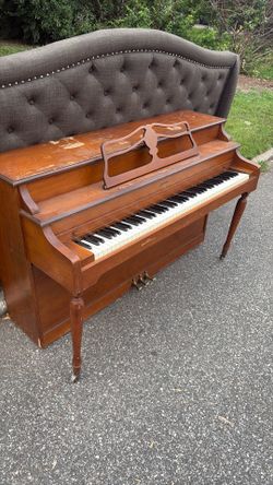Janssen Piano - MUST GO