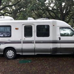 1999 Winnebago Rialta 