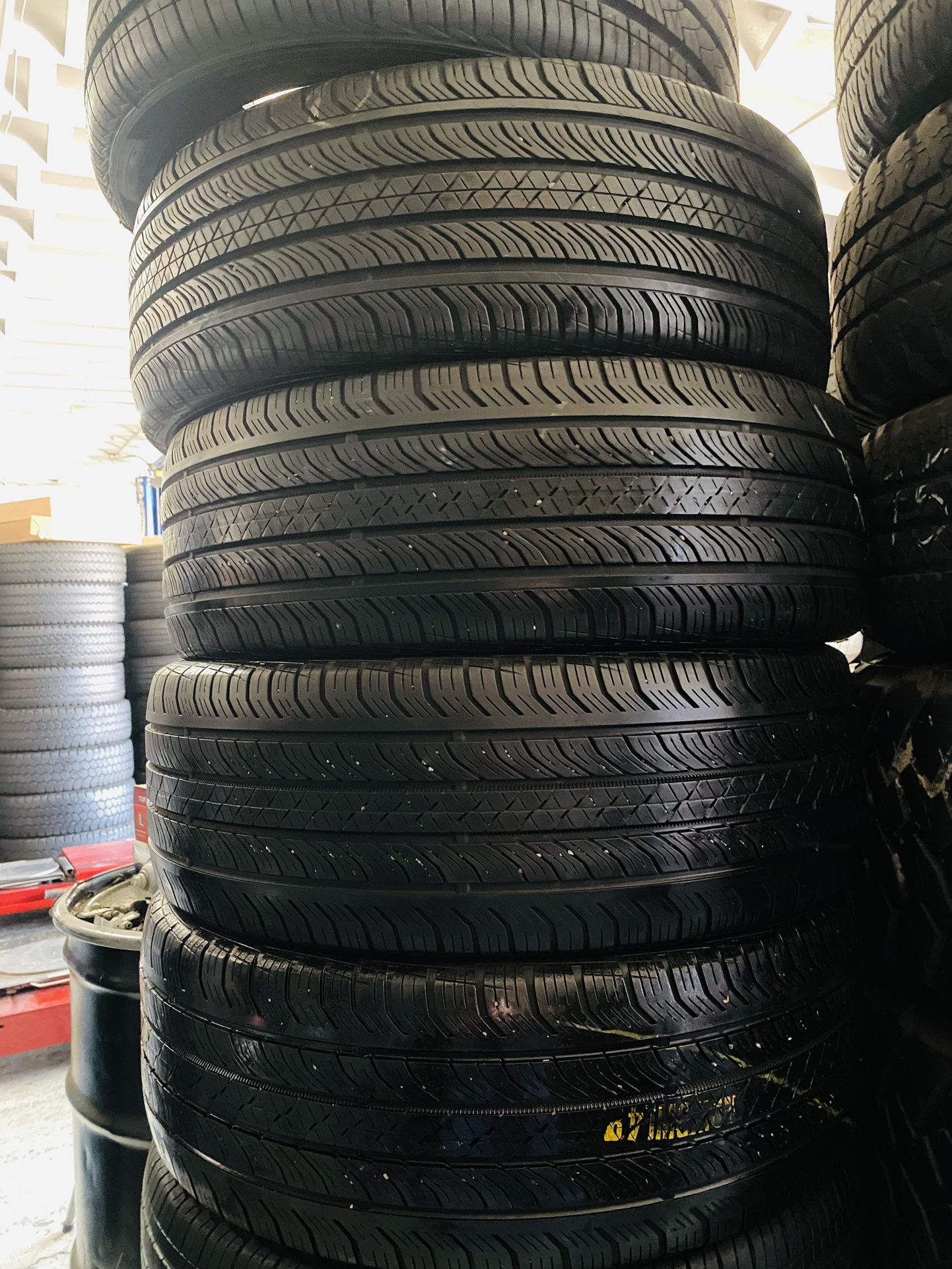 235/50R19 Marca Continental Usadas En Excelentes Condiciónes De Vida