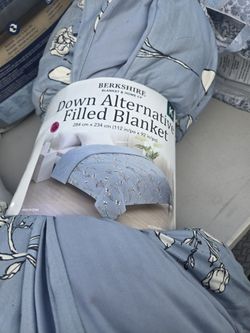 Berkshire Blanket & Home (Down Alternative Filled Blanket King Size)