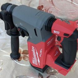 
Milwaukee
M18 FUEL 18V Lithium-Ion Brushless Cordless 1 in. SDS-Plus Rotary Hammer (Tool-Only