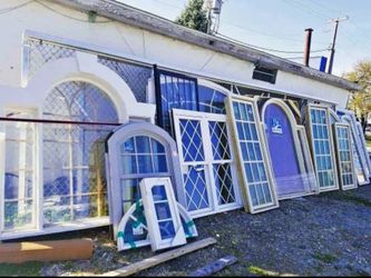Storm-ready impact windows.
Custom fit. Competitive pricing.