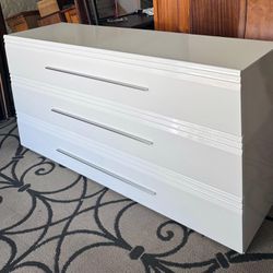 Modern Luxury White Modani Dresser