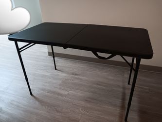FOLDING TABLE.