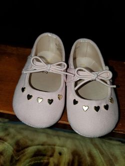 Baby girl crib shoes size 0 to 3 months
