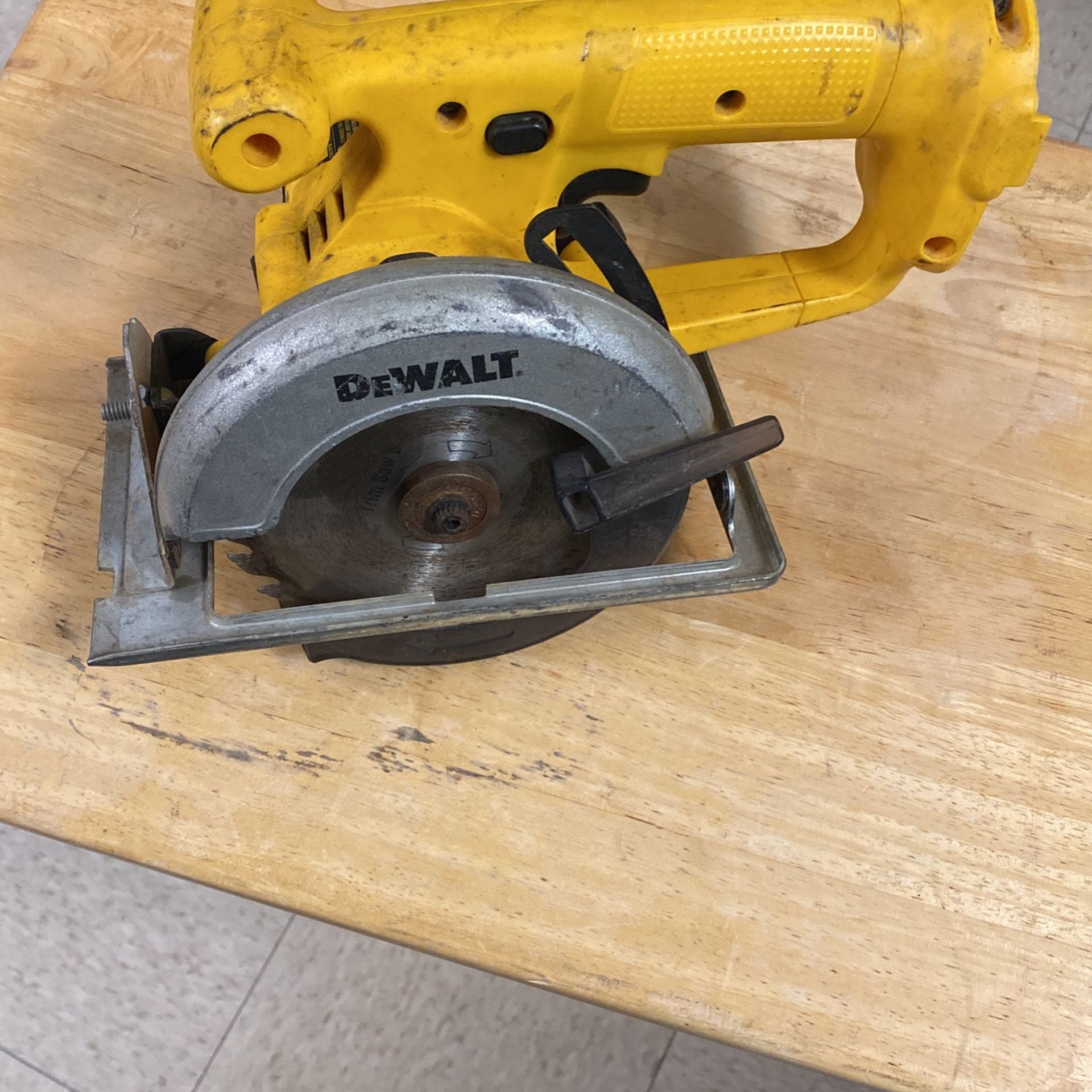 dewald circular saw 12v dc 200 RPM