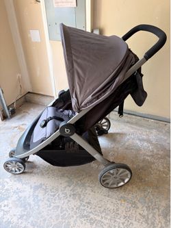 Britax B-Lively Lightweight Stroller