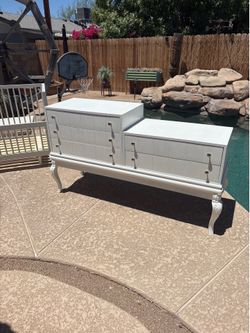 Bi-level 5-drawer dresser