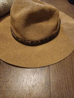 Vince Camuto summer/pool hat!