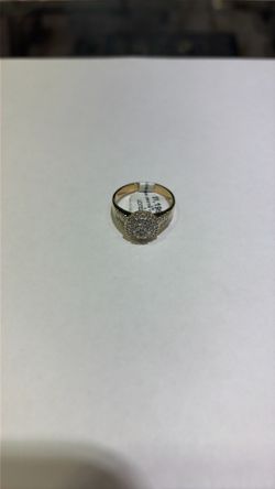 Gold diamond ring