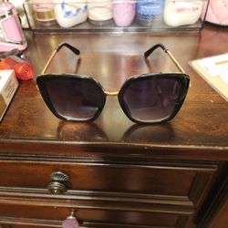 Oscar Del A Renta Sunglasses
