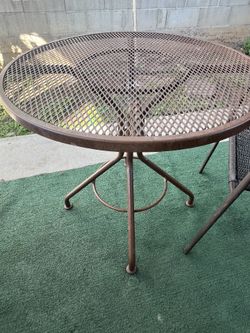Patio Table And 2 Chairs 