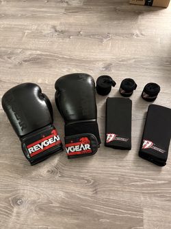 Boxing gloves, forearm guards and wraps