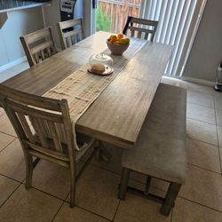 Dinig table