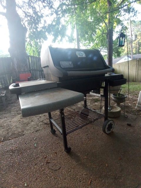 Grill: Weber, Gas: Genesis Silver