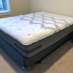 Sealy Posturepedic Plus Series Queen Mattress and Boxspring