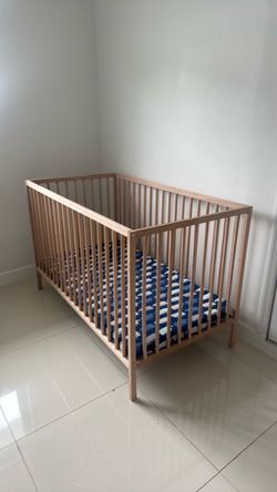IKEA SNIGLAR Natural Wood Crib – Excellent Condition + Whale Sheet
