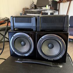 AVANTONE MixCubes Active Mini Reference Monitors With Stands