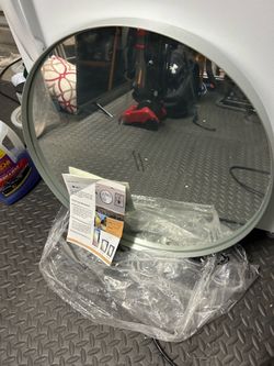 Round mirror