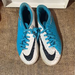 Nike Blue & White Soccer Shoes Size:5.5 Y