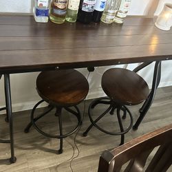 Bar & Stools