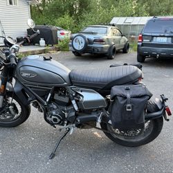 2022 Ducati Nightshift scrambler