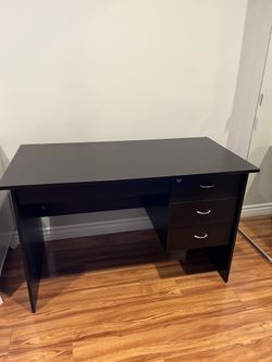 Computer desk