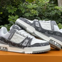 LV Shoes Size 11 Men 